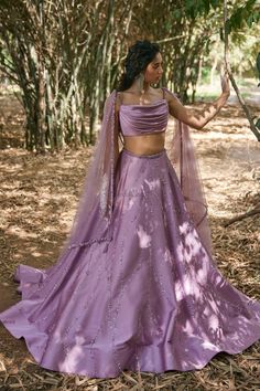 Lengha Designs, Orang India, Indian Bridesmaid Dresses, Trendy Outfits Indian, Indian Outfits Lehenga, Wedding Lehenga Designs, Lehenga Designs Simple, Lehnga Dress, Saree Style