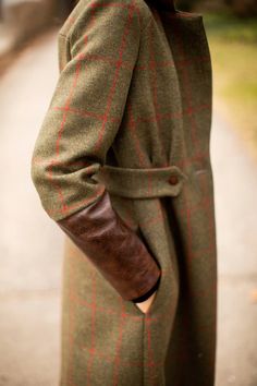 English Green and Red Check Tweed Wool Coat with Brown Italian Leather – A N A G R A S S I A Plaid Outerwear, Mantel Outfit, Sustainable Fashion Designers, Plaid Jacket Women, Plaid Wool Coat, Sports Jackets Women, Knee Length Coat, Green Tweed, Tweed Coat