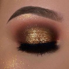 Copper Glitter Eye Makeup, Gold Accent Makeup, Eye Makeup For Small Eyes, Makeup For Deep Set Eyes, 21st Birthday Makeup, Eye Makeup Inspiration, Grad Makeup, Eyeshadow Makeup Tutorial, Makeup For Round Eyes