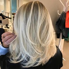 Blonde Lowlights, Blonde Layered Hair, Natural Wavy Hair, Midlength Haircuts