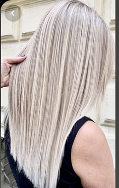 Full Head Colour Blonde, Cool Toned Platinum Blonde, Hair Colour Ideas Blonde, Dimensional Platinum Blonde, Blond Cenușiu, Hair Salon Pictures, Brown Hair Color Shades, Ice Blonde Hair, Grey Blonde Hair