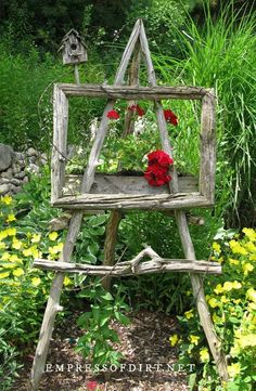 Garden art easels provide a creative way to display plantsgarden decorationsand garden art in your outdoor spaceThis gallery shares outdoor easel ideas from home gardens. Outdoor Easel, Easel Ideas, Unique Garden Decor, Unique Garden Art, Garden Junk, Art Easel, Easels, Have Inspiration, Garden Art Projects