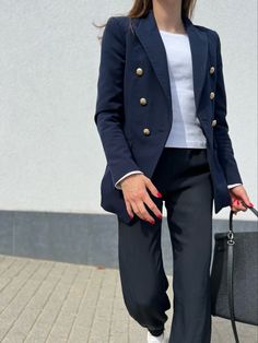 Blazer Bleu, Loungewear Outfits, Vogue Fashion, The Clothes, We Wear, Elegant Woman, Fashion Blog, What To Wear, Nice Dresses