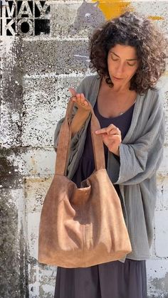 Everyday Tote Hobo Bag With Leather Handles, Everyday Leather Handle Hobo Tote Bag, Leather Handles Hobo Tote Bag For Everyday, Leather Handle Tote Hobo Bag For Everyday, Beige Leather Weekender Bag For Shopping, Everyday Brown Soft Leather Bags, Everyday Leather Hobo Tote Bag, Everyday Soft Leather Hobo Satchel Bag, Chic Brown Weekender Bag For Daily Use