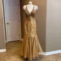 Brand Is “Xtreme Prom”, Size 8. Cream Sparkly Prom Dress, Shimmery Gold Dress, Drop Waist Prom Dress, 20s Dresses Gatsby, 70s Dresses Formal, Gold Dress Long Classy, Gold Vintage Dress, Vintage Prom Dresses 90s, 70s Prom Dress