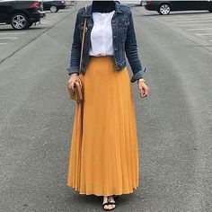 [New] The 10 Best Fashion Ideas Today (with Pictures) -  #causualstyle #fashionable #fashionblogger #pkизtучающиo #hijabista #fashionhijabi #denimjacket #deniminspiration #urbanelitehub #denzelwashington #chickstyle #modeststyleinspiration #modesthijab Swag Cat, Stile Hijab, Photo Music, Street Hijab Fashion, Sun Photo, Look Formal, Hijab Style Casual