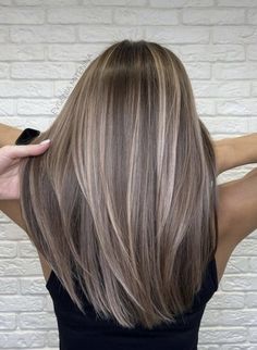 Light Brown Hair Styles, Light Brown Hair Shades, Brown Hair Styles, Old Money Brunette, Light Ash Brown Hair, Light Brown Hair Color, Brown Hair Inspiration, Rambut Brunette, Balayage Blond