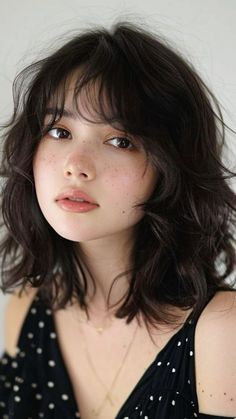 Pretty Hair Medium Length, Hair For A Round Face Shape, On The Shoulder Haircut, Wispy Bangs Shoulder Length Hair, Hair Cuts Medium Length With Bangs, Bangs Shoulder Length Hairstyle, Hair Inspiration Shoulder Length, Messy Shoulder Length Hair, Shoulder Length Hair Cuts With Layers And Bangs