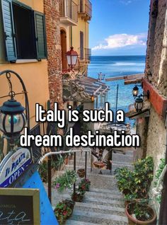 the words italy is such a dream destination in front of an alleyway with stairs leading to