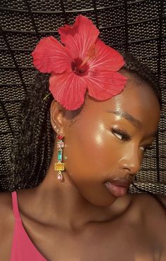 Beach Episode, Shotting Photo, Dark Skin Beauty, Black Femininity, Shoujo Manga, Makeup For Black Women, Brown Girl, Island Girl, Girls Makeup