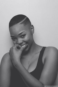 . Fade Haircut Women, Shaved Hair Cuts, Low Fade Haircut, Shaved Hair Designs, Tapered Natural Hair, Bald Hair, Natural Black Women, Haircut Designs, Pelo Afro