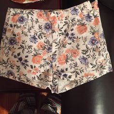 Never Worn. Size 6 Fits Like A 4 High Waisted Floral Shorts, High Waisted Shorts, A 4, Jean Shorts, Womens Sizes, Size 6, Womens Shorts, High Waisted, Cream