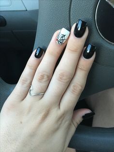 Halloween Dip Nails Ideas Black, Witches Nails Designs, Simple Hocus Pocus Nails, October Nails Acrylic Short, East Halloween Nails, Halloween Manicure Ideas For Short Nails, Easy Halloween Nails Short, Halloween Nail Designs Short Square, Short Black Halloween Nails