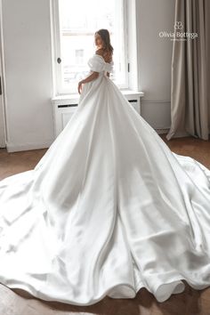 Classy timeless vintage old money 2 in 1 convertible wedding dress with detachable train