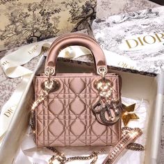 Chanel Cruise, Atelier Versace, Replica Designer Handbags, Latest Bags, Chanel Purse, Dior Handbags, Hermes Handbags, Prada Handbags, Christian Lacroix