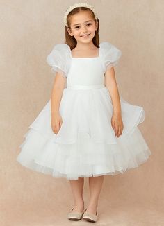 Bubbles is our adorable organza and tulle mini flower girl ball gown. She features puff sleeves and a skirt with three tiers for the added fluffiness. Her back also has a bow tie and a belt to complete the look. Organza Flower Girl Dress, Girls Ball Gown, White Ball Gowns, Ivory Flower Girl, Animals Birthday, Party Frocks, Ivory Flower Girl Dresses, White Flower Girl Dresses, Organza Dress