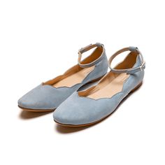 Dana - simple, comfy ballet flats are made of high-quality suede or grain leather. The insole made of a soft calfskin ensures comfort of use. A classic, comfortable flat style, perfect for bride and bridesmaids for comfy wear during wedding or after to change into. Sizes UK, EU, US and feet dimensions in centimeters and inches 3 UK / 36 EU / 5 US insoles length 24 cm = 9.4 inches 4 UK / 37 EU/ 6 US insoles length 24.5 cm = 9.6 inches 5 UK / 38 EU / 7 U insoles length 25 cm = 9.8 inches 6 UK/ 39 Elegant Blue Ballet Flats, Blue Low Heel Flats For Summer, Elegant Blue Closed Toe Ballet Flats, Summer Blue Low Heel Flats, Spring Suede Flats With Low Heel, Chic Blue Ballet Flats With Flat Heel, Blue Low Heel Ballet Flats For Spring, Blue Ballet Flats For Spring, Blue Flats With Removable Insole