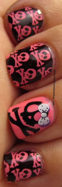 Pink and black skull nails Girly Punk, Skull Nails, Super Nails, Get Nails, Essie Nail, I Love Nails, Emo Scene, Funky Nails, Fancy Nails