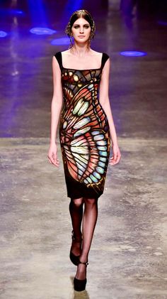 Autumn-Winter 2015 - MICHAEL CINCO Butterfly Inspired Fashion, Art Nouveau Fashion Runway, Animal Inspired Fashion Haute Couture, Fashion Inspired By Insects, Butterfly Dress Runway, Insect Inspired Fashion Haute Couture, Butterfly Fashion, Michael Cinco, Dress Autumn