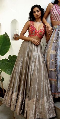 Mehandi Outfit, Simple Lehenga, Lehenga Saree Design, Trendy Outfits Indian, Indian Outfits Lehenga, Lehenga Designs Simple, Traditional Indian Dress, Desi Fashion Casual, Indian Dresses Traditional