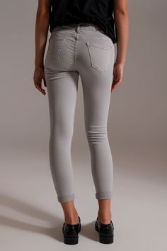 Introducing our Light Gray Ankle Jeans with Soft Wrinkles – a versatile and comfortable addition to your casual wardrobe. These ankle jeans offer a touch of uniqueness with their soft wrinkles, adding subtle texture to your outfit. With a skinny fit silhouette, these jeans provide a flattering and streamlined appearance, perfect for showcasing your curves in a tasteful manner. The basic design makes them a versatile choice for various occasions, from laid-back outings to casual gatherings. Craft Mens Lightweight Jacket, Men Parka, Types Of Jeans, Dressy Sandals, Stretch Denim Fabric, Mens Slides, Denim Jacket Men, Mens Skin Care, Knitwear Tops