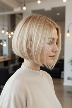 Cuts For Thick Hair, Wavy Bob Haircuts, Thick Hair Cuts, Bob Cuts, Blonde Bob Hairstyles, Gorgeous Hairstyles, Long Face Hairstyles, Chin Length Hair, Short Bob Haircuts