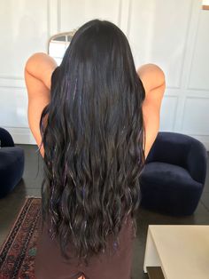 hairtinsel hairstyles hair haircut hairgoals aesthetic pretty beautyindustry Hair Tinsels On Black Hair, Tinsel On Black Hair, Brown Hair Tinsel, Black Hair With Tinsel, Hair Tinsel Black Hair, Hair Tinsel Brunette, Hairshow Ideas, Hair With Tinsel