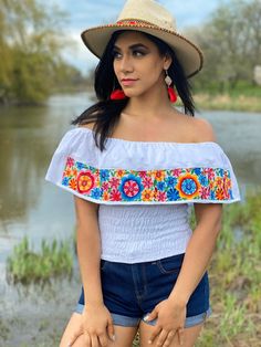 This Beautiful Off the Shoulder Crop Top is the perfect Top for a fun day out. -It's made out of cotton, has an elastic waist and is full of vibrant embroidered florals. Please note: *This blouse comes in one size which fits sizes Small and Medium. **More colors available here: https://www.etsy.com/es/listing/843962112/blusa-crop-top-margaritas-blusa-mexicana?ref=listing_published_alert Fitted Tops With Multicolor Embroidery For Spring, Spring Fitted Tops With Multicolor Embroidery, Fitted Embroidered Beach Top, Fitted Embroidered Multicolor Tops, Embroidered Tops For Cinco De Mayo Festival, Multicolor Embroidered Tops For Cinco De Mayo Fiesta, Fitted Tops With Multicolor Embroidery For Vacation, Fitted Top With Multicolor Embroidery For Vacation, White Tops For Summer Fiesta