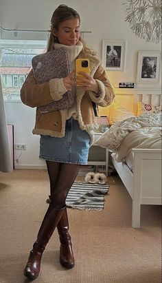 Cool Europe Outfits, England Outfits Winter, Mid Size Autumn Outfits, New England Winter Outfit, Estilo Indie, Skandinavian Fashion, Chique Outfits, Autumn Fits, Cold Outfits