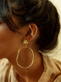 VERO Drops Faris Jewelry, Fine Silver Jewelry, Minimal Jewelry, Jewelry Inspo, Ear Jewelry, Gold Hoop, Helix, Cleaning Jewelry, Healthy Relationships