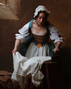 Erica Mottin Photography on Instagram: “"La Domestica" Designer/model/mua: @elainescouture . Il meraviglioso abito creato da @elainescouture è disponibile nella formula "ready to…” Victorian Peasant Dress, 18th Century Peasant, Victorian Peasant, Giselle Ballet, Elizabethan Era, Medieval Clothes, Fantasy Costumes, Peasant Dress