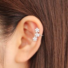 Ear cuff no piercing non pierced ear jacket cubic zirconia Plug Earrings Gauges, Flower Ear Cuffs, Ear Cuff Silver, Ear Crawler, Cute Ear Piercings, Pierced Ear, Piercings Unique, Flower Ear, Silver Ear Cuff