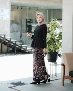 @sifafauziaah Kebaya Graduation, Kebaya Lace, Batik Dress Modern, Kebaya Wedding, Kebaya Modern Dress, Kebaya Dress, Kebaya Muslim, Modern Hijab Fashion, Batik Fashion