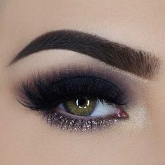 Black Smokey Eye Makeup Look for Green Eyes Black Smokey Eye Makeup, Pretty Eye Makeup, Makeup Looks For Green Eyes, Black Smokey Eye, Black Smokey, Stunning Makeup, Eye Makeup Tips, Makeup For Green Eyes