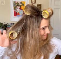 This is a guide to using Velcro hair rollers. Learn how to use Velcro hair rollers to get big bouncy curls with this step-by-step hair tutorial.