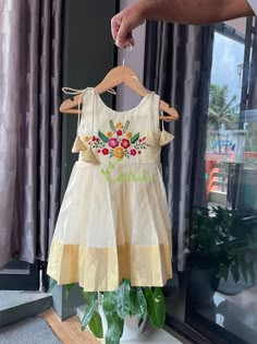 Onam Dress For Kids, Traditional Baby Dresses, Onam Dress, Onam Outfits, Baby Dress Embroidery, Kids Frock, Pearl Clothing, Baby Girls Dresses, Frocks Design