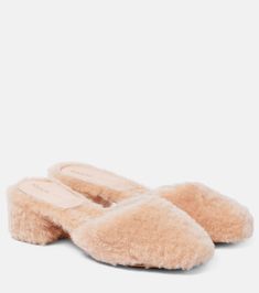 Clio Shearling Mules in Pink - Khaite | Mytheresa Chic Winter Slip-on Mules, Winter Slip-on Mules, Leopard Print Pumps, Mid Heels Pumps, Satin Pumps, Painting Leather, Leather Chelsea Boots, Patent Leather Pumps, Leather Mules