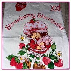 Bnwt ~ Xxl Oversized Fit Short Sleeve Graphic Tee Makes For A Classic Wardrobe Staple Layers Well Under Zip-Up Hoodies Or Jackets Crew Neckline And Soft Fabric Construction For A Comfy Fit Makes A Great Pick For Strawberry Shortcake Fans Vintage Strawberry Shortcake, Classic Wardrobe Staples, Cute Strawberry, Strawberry Print, Classic Wardrobe, Crew Neck Shirt, Soft Girl, Oversized Tee, Strawberry Shortcake