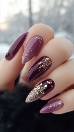 Nail Art Designs In Dark Color, Luxury Nails Classy Short, Dark Burgundy Nails Designs, Plum And Gold Nails, Dark Purple And Gold Nails, Nails Burgundy And Gold, Burgundy Nail Designs Classy, Wine And Gold Nails, Nails Ideas November