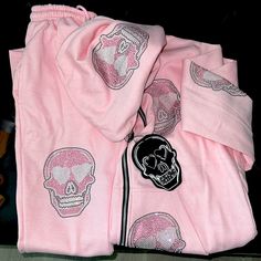 Nwt - Pink Unisex Rhinestone Sweatsuit. Size: Small (Can Fit Men And Women) Cute Christmas Pajamas, Twisted Heart, Sweatsuit Set, Fit Men, Black Rhinestone, Christmas Pajamas, Mens Fitness, Pink Black, Track Pants