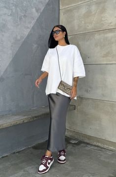 Streetwear Chic Women, Friday Ootd, Slip Dress Outfit, Denim Street Style, Modest Casual Outfits, Streetwear Chic, Stylish Summer Outfits, Skirt And Sneakers, Elegante Casual