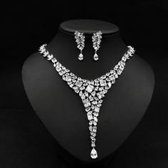 If you're looking for exquisite and distinctive jewelry with precious stones, the cubic zirconia bridal necklace is worth considering. It is a suitable choice for both wedding jewelry sets and party jewelry. This bridal necklace features multiple sparkling cubic zirconia gemstones, adding a touch of elegance to any bridal ensemble. Crafted with high-quality materials, the set includes a stunning necklace and matching earrings, ensuring a complete and coordinated look. Whether it's for ... Crystal Jewerly, Earring Accessories, Wedding Earring, Silk Necklace, Zircon Necklace, Cubic Zirconia Necklace, Prom Jewelry, Laura Geller, Cow Boy