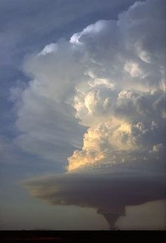 a very large cloud in the sky