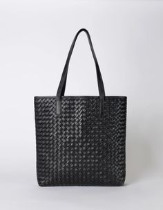 Georgia - Black Woven Classic Leather Sustainable Leather, Woven Tote Bag, Leather Weaving, My Bag, Beach Picnic, Work Bag, Shopper Tote, Perfect Bag, Classic Leather