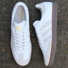 White Adidas Samba, Adidas Jeans, Trainers Adidas, Dr Shoes, Adidas Samba Og, Shoe Wishlist, Adidas Trainers, Shoe Inspo, Football Shoes