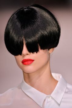 Cousin Itt, Rihanna Makeup, Avant Garde Hair, Fashion Week Spring 2014, Face Hair, Brunette Hair, Straight Hair