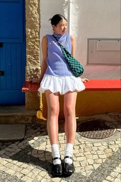 Outfit Inspo 2024 Summer, Bubble Skirt Street Style, White And Blue Outfit Aesthetic, Bubble Skirt Outfit Ideas, Bubble Mini Skirt, Quirky Fashion Summer, Style Inspiration Summer 2024, White Skirt Outfit Aesthetic, Puffy Skirt Outfit