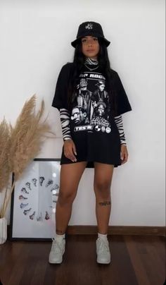 Rock And Roll Festival Outfits, Oversized Tee Rave Outfit, Oversized Rock Tshirt Outfit, Leggings Festival Outfit, Concert Tops Summer Outfits, Warp Tour Outfit, Alicia Keys Inspired Outfits, Biker Rave Outfit, Big Tshirt Concert Outfit