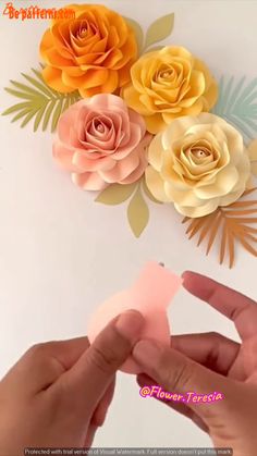 Easy paper craft - flower ideas - free crafters gadgets Paper Flower Pot Diy, Easy Paper Roses Diy, Paper Jasmine Flower Diy, Paper Roses Diy Easy, How To Make Paper Roses, Easy Origami Rose, Realistic Paper Flowers, Flower Crafts Preschool, Making Roses