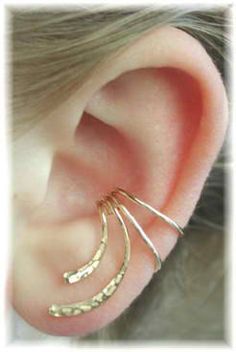 This is one our best selling Ear Cuffs. It wraps the center of your ear and has two Hand Hammered Curves which shimmer down your earlobe . It is Wire Ear Cuffs, Wrap Earrings, Gold Ear Cuff, Diy Schmuck, Wire Earrings, Beads And Wire, Bijoux Diy, Cuff Earrings, Ear Jewelry